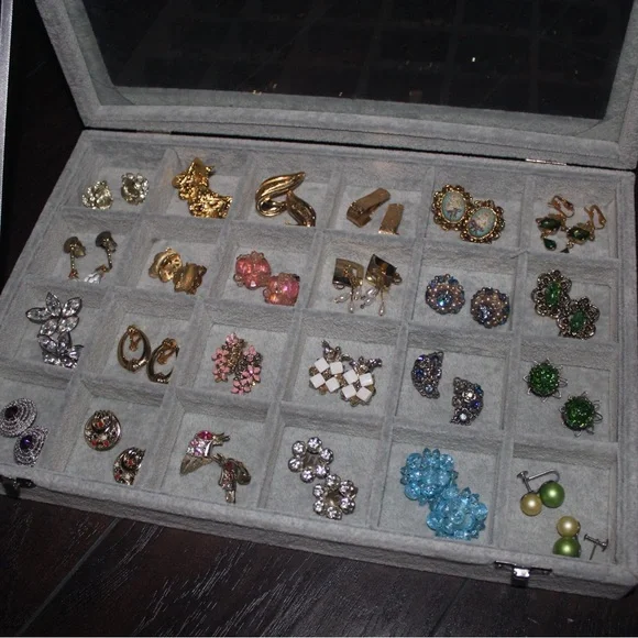 Vintage Jewelry Set - Picture 10 of 11